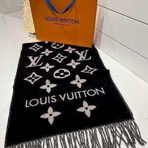 Louis Vuitton Black and Gray Scarf